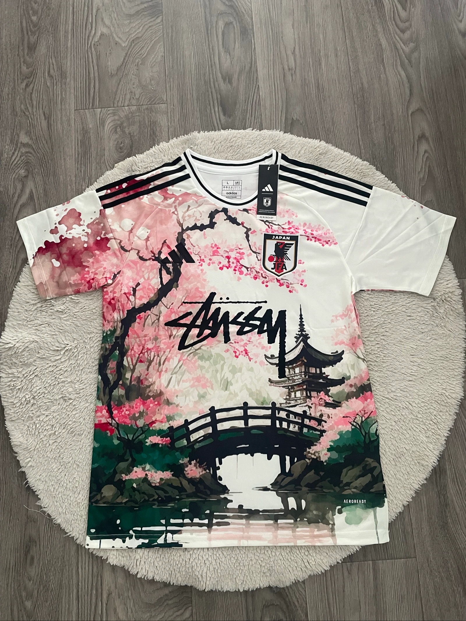 maillot football concept adidas japon rose blanc vert temple lac pont fleuve taille L neuf